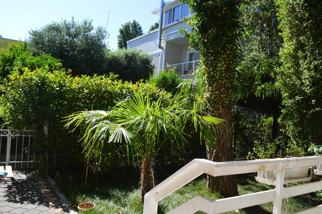 A Cozy Duplex In The Lalzi Bay Villa Durres Exterior photo